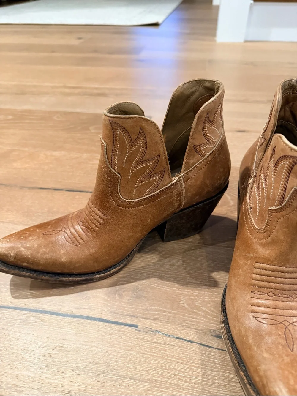 Womens  Western Ankle Boots in Tan
